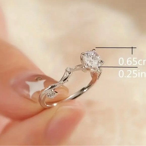 Cubic Zirconia Silver Ring - size 5.5 NEW - Picture 5 of 8